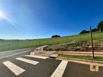 Imagem do anúncio: Vendo Terreno / Lote / Condomínio Em Chapecó, Santa Catarina No Bairro Efapi - Cód. 2a7d3cf3d6f3f5505e31a00996094848