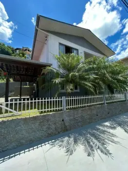 Imagem do anúncio: Vendo Casa Em Videira, Santa Catarina No Bairro Farroupilha - Cód. c42fa8fd6989ed0f210f2302b3aa03f0