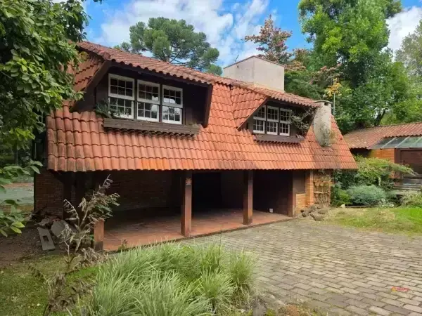 Imagem do anúncio: Vendo casa em Gramado , Rio Grande do Sul no bairro Planalto - Cód. 0d51cf40b2164153d582d3dfe36b3bc1